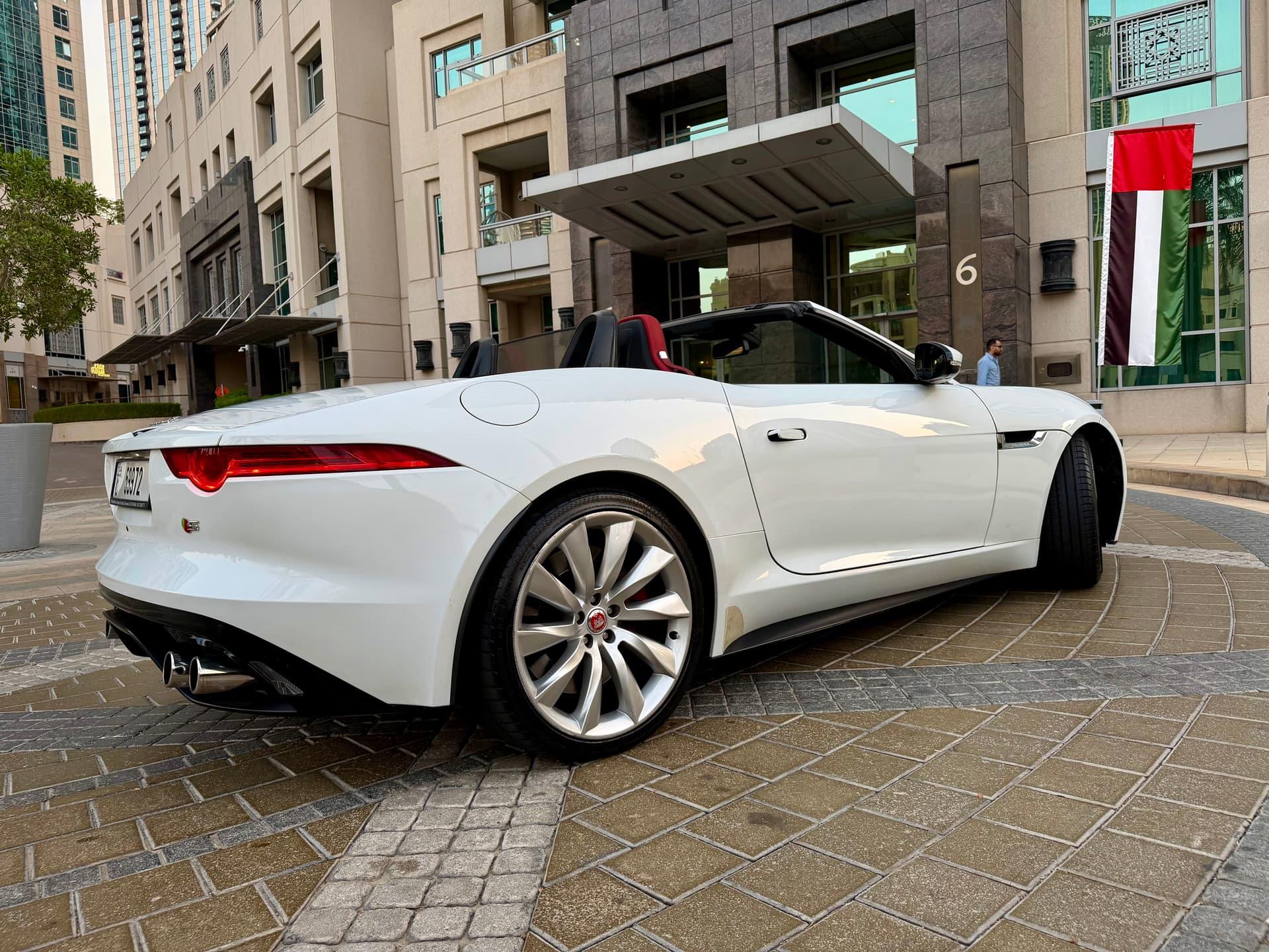 Jaguar  F-TYPE V8 2015 GCC | Excellent Condition - view 5