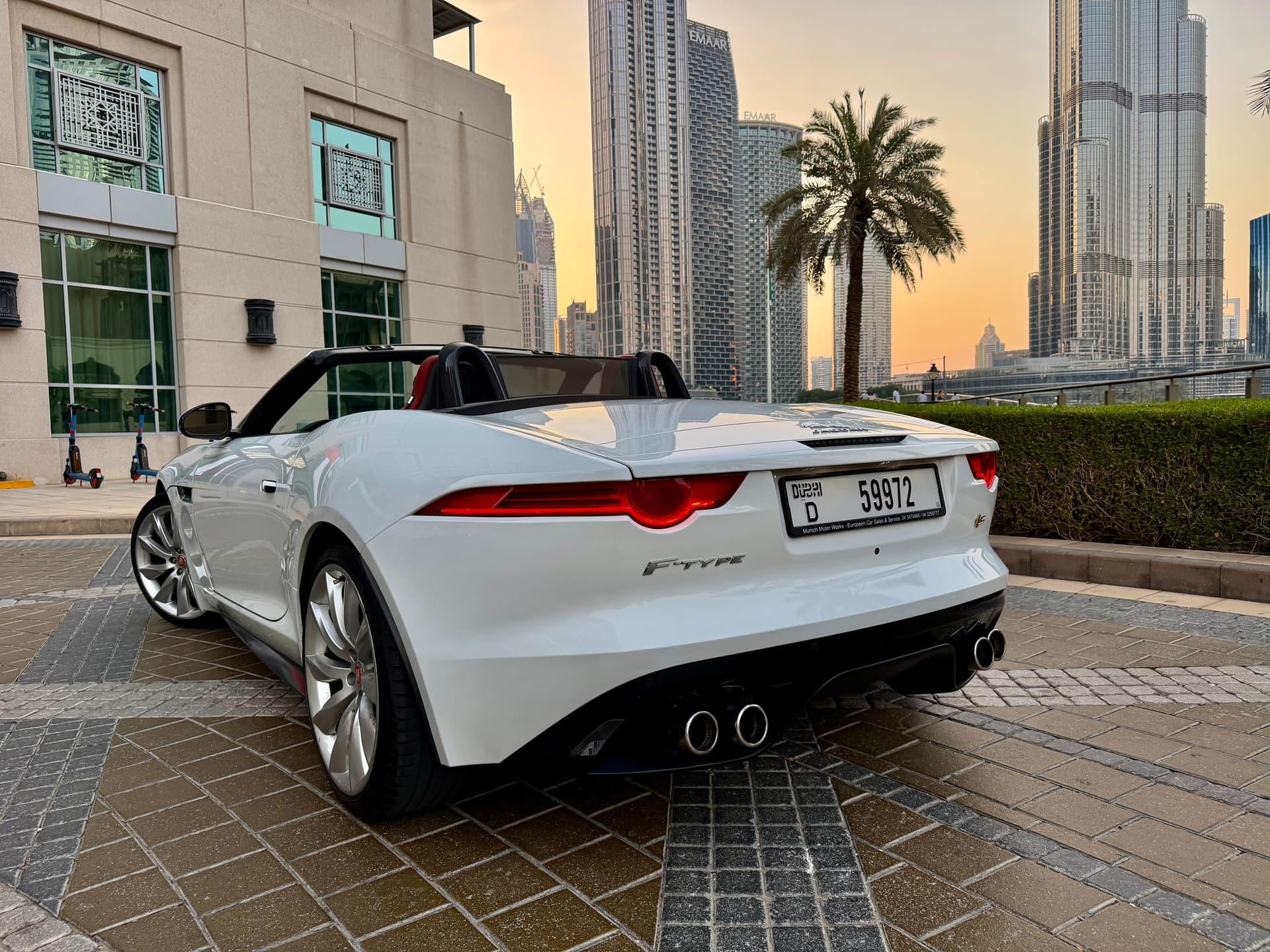 Jaguar  F-TYPE V8 2015 GCC | Excellent Condition - view 2
