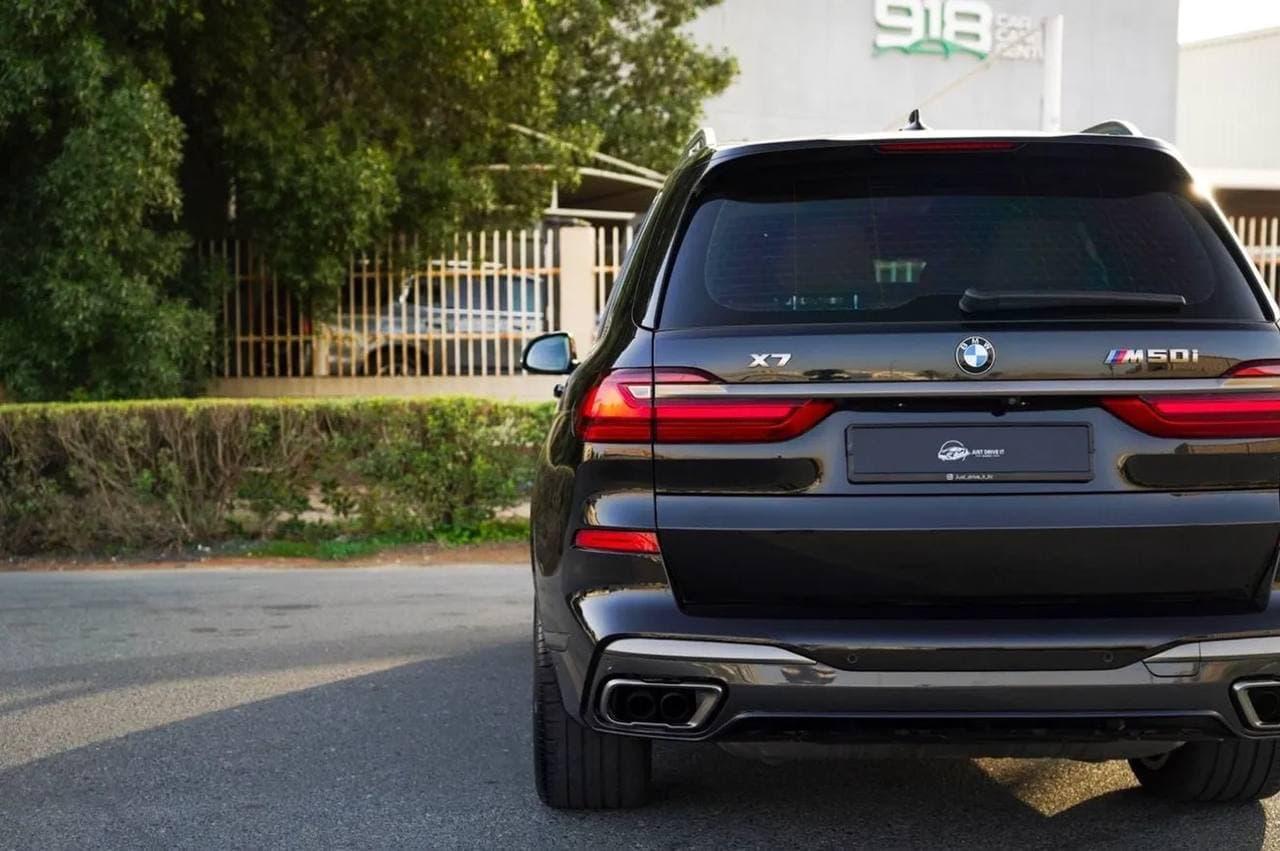 BMW X7 50 2021 - view 3