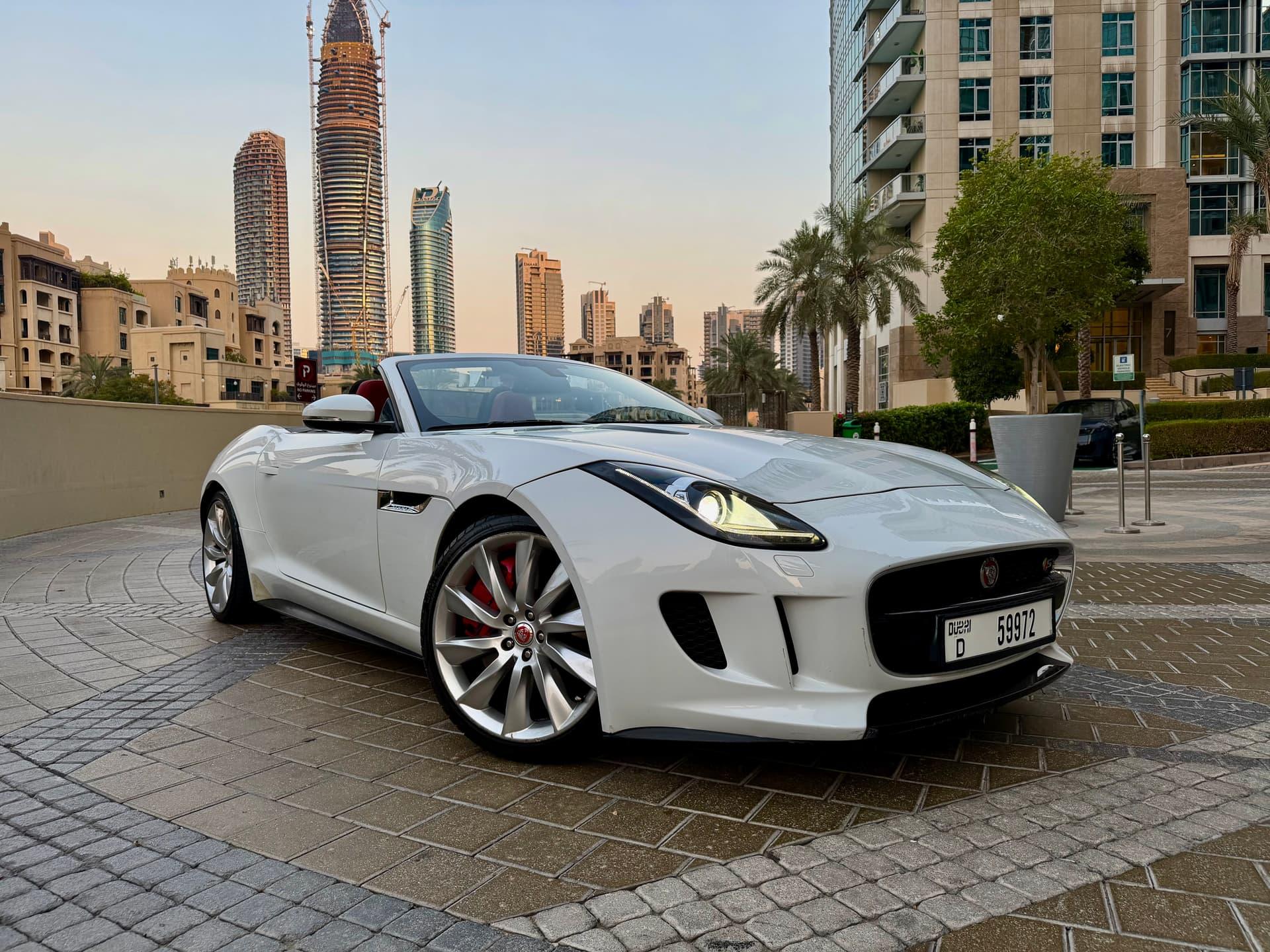 Jaguar  F-TYPE V8 2015 GCC | Excellent Condition - view 3
