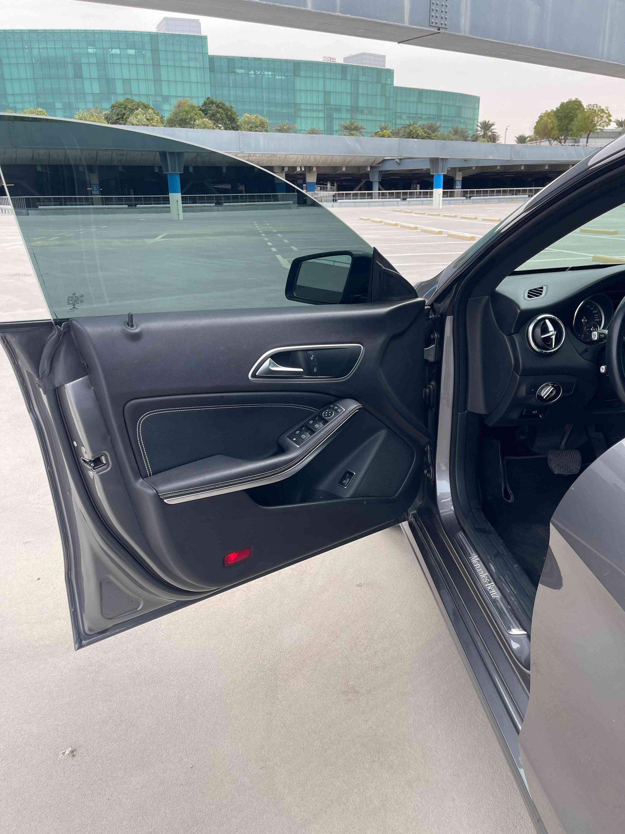 Mercedes Benz CLA 200