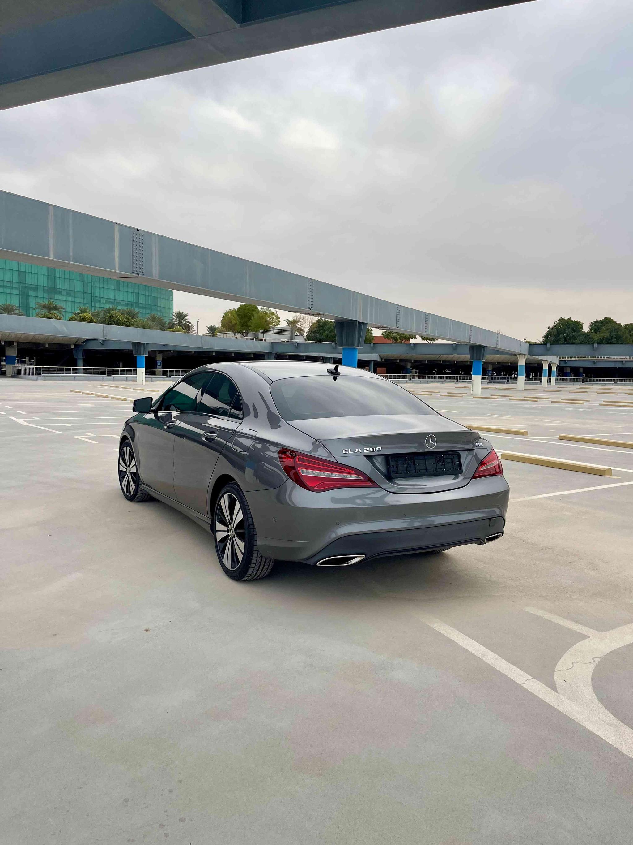 Mercedes Benz CLA 200