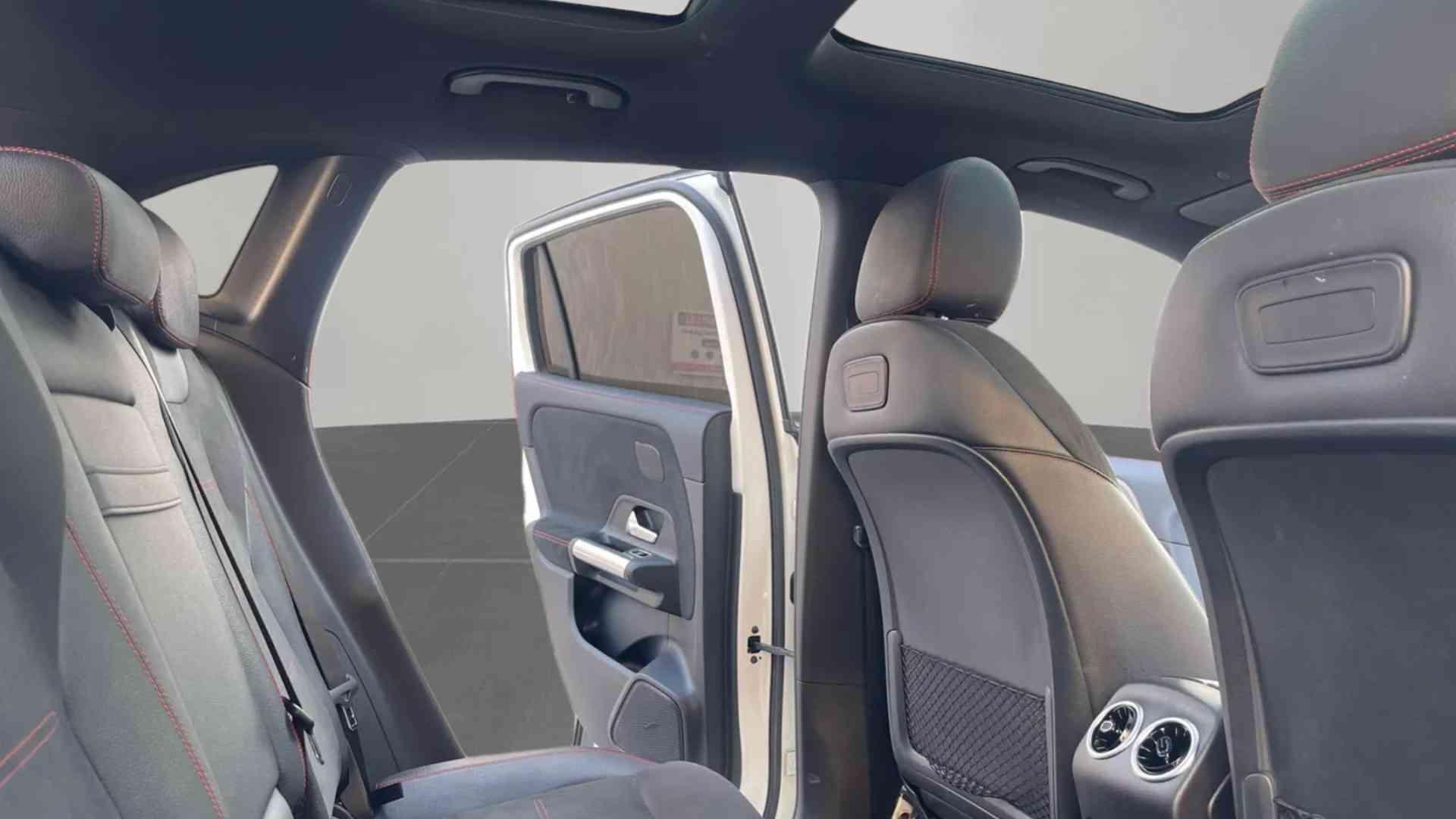 Mercedes Benz GLA 200