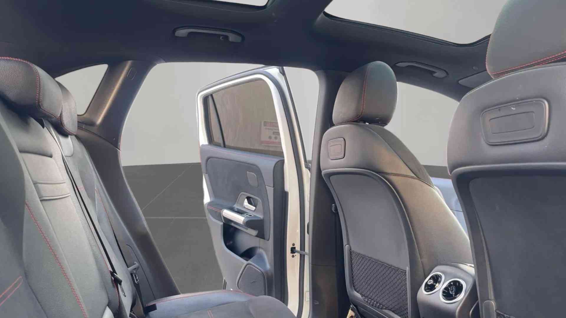 Mercedes Benz GLA 200