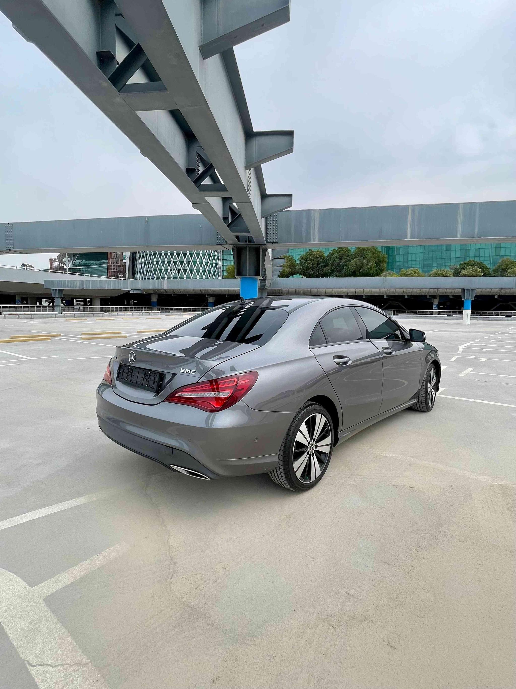 Mercedes Benz CLA 200