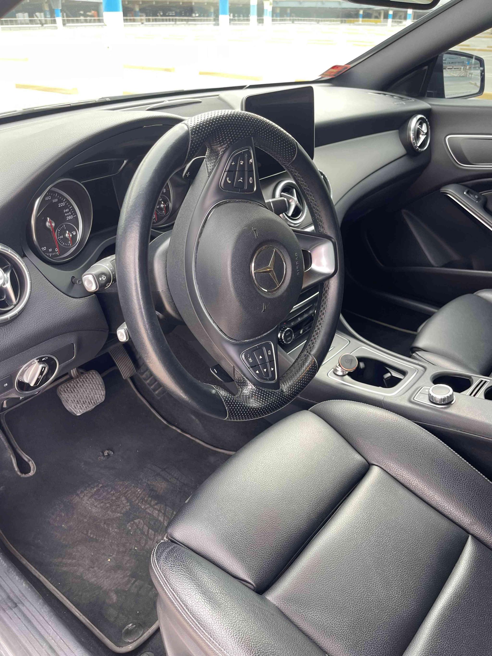 Mercedes Benz CLA 200