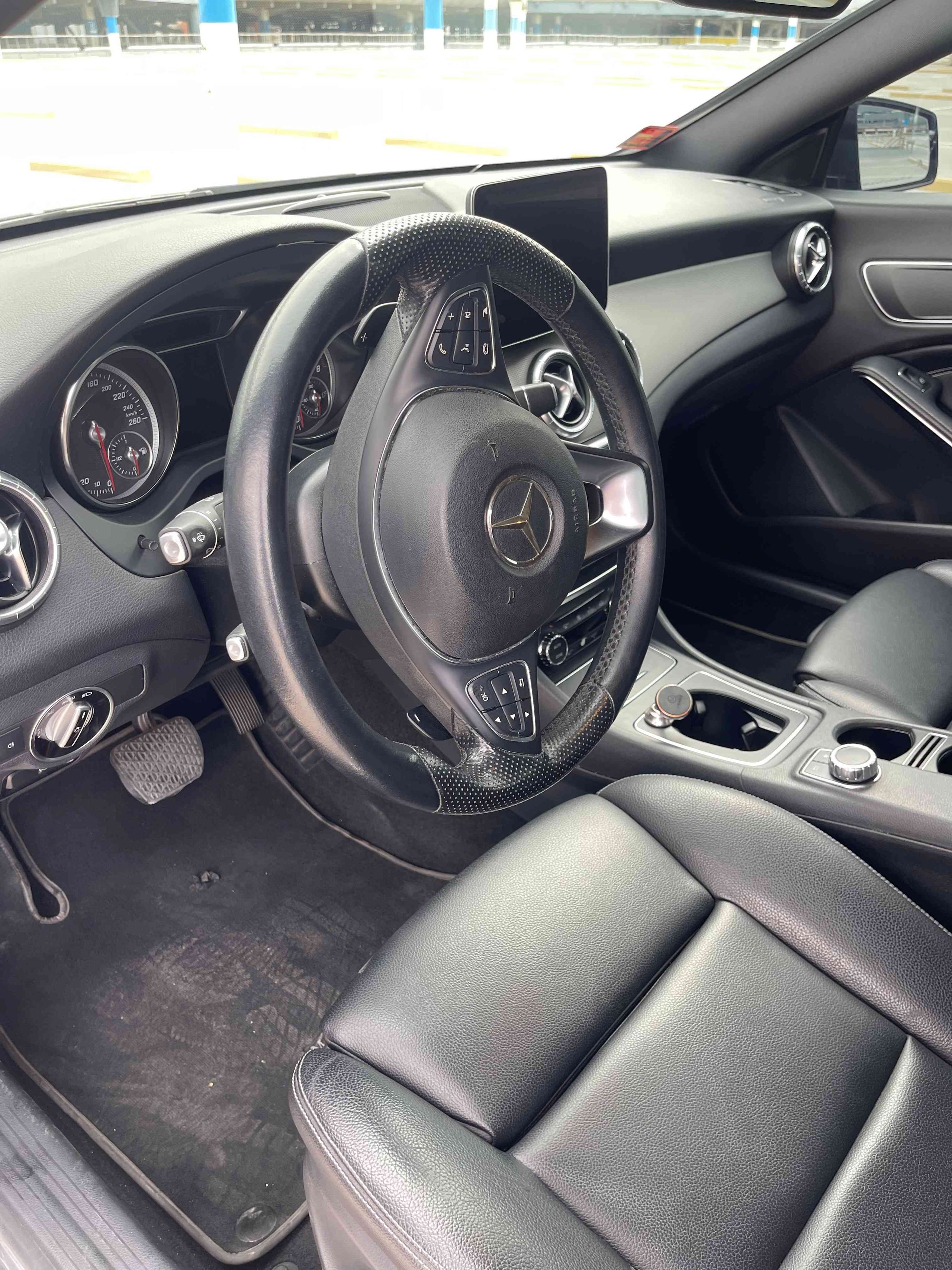 Mercedes Benz CLA 200