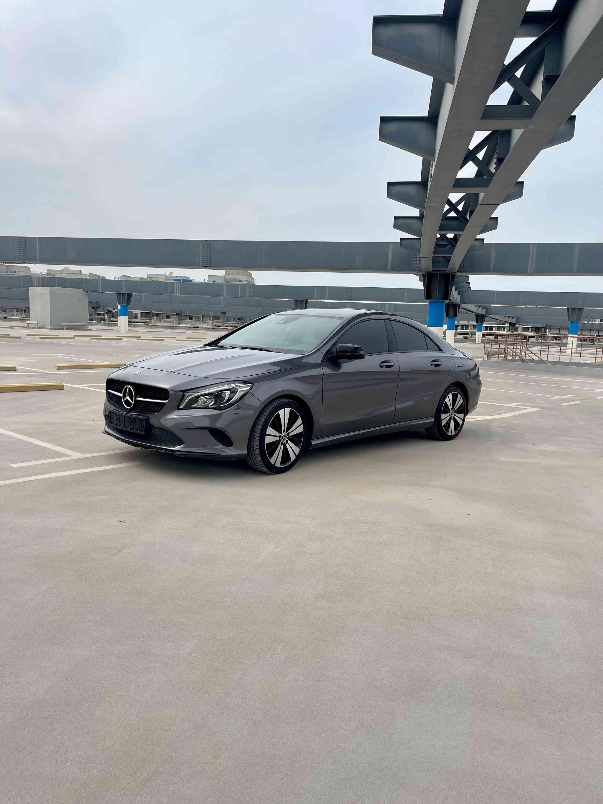 Mercedes Benz CLA 200