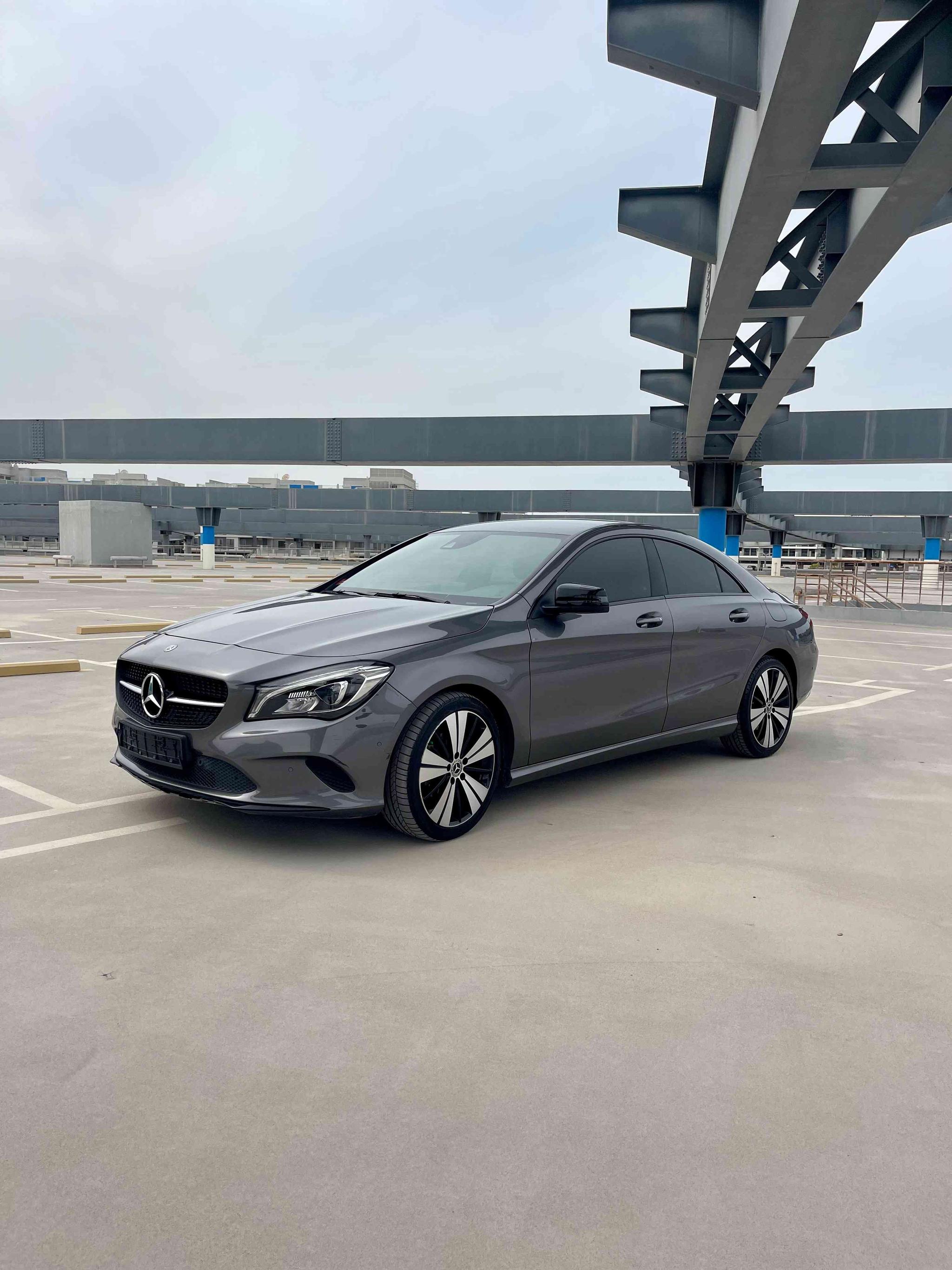 Mercedes Benz CLA 200