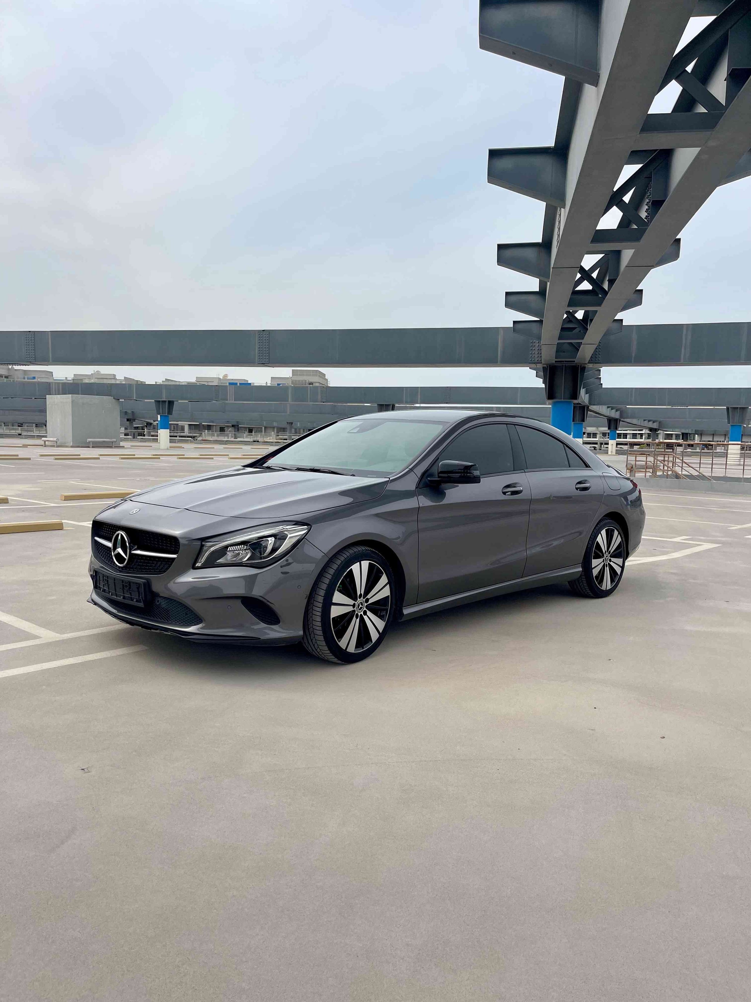 Mercedes Benz CLA 200