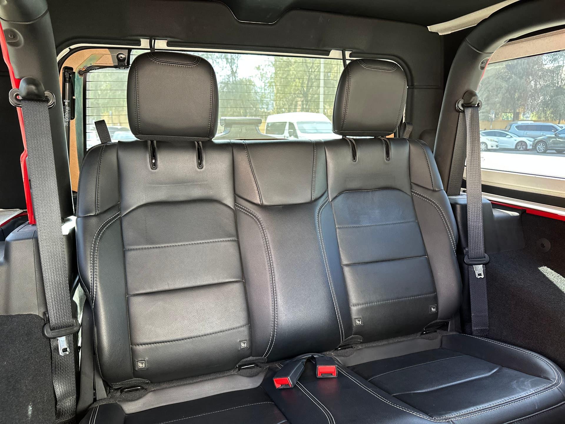 Jeep Wrangler Sahara - view 8