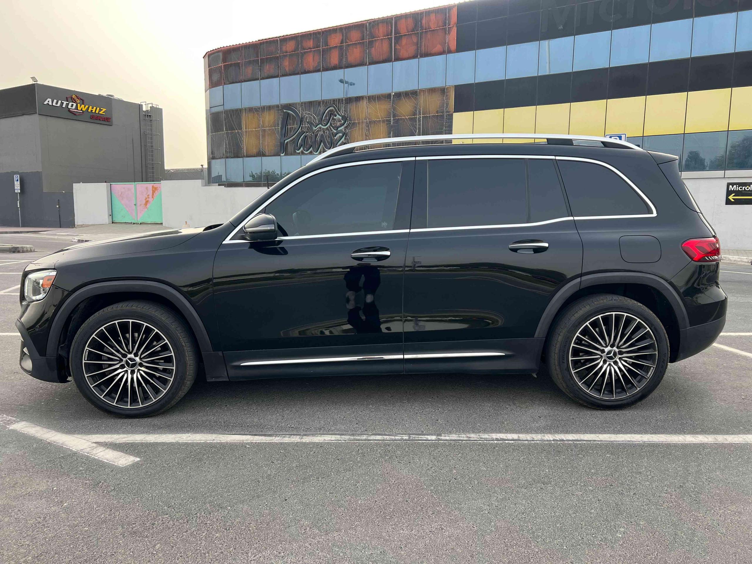 Mercedes Benz GLB 250 4Matic - view 3