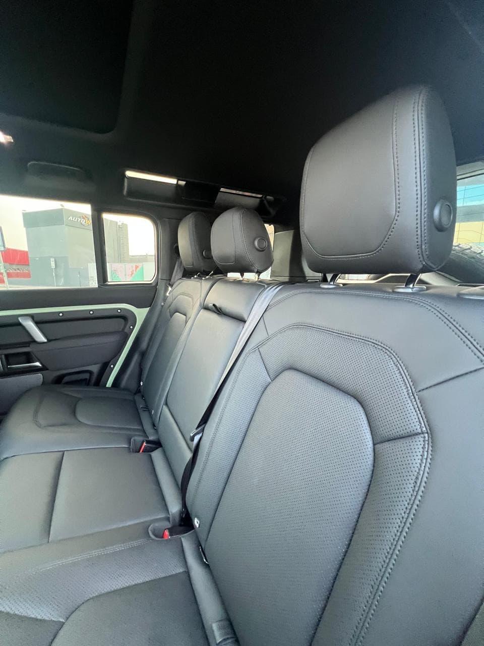 Land Rover defender 75th edition - view 12