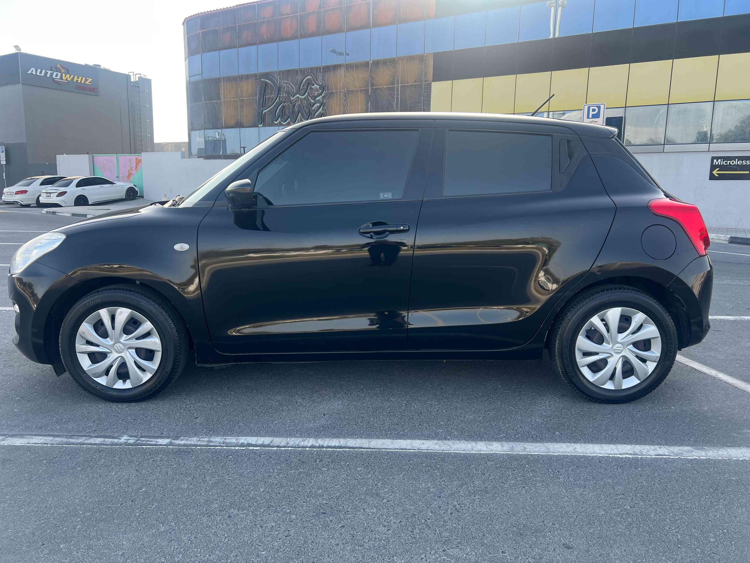 2019 Suzuki Swift GLX - view 3