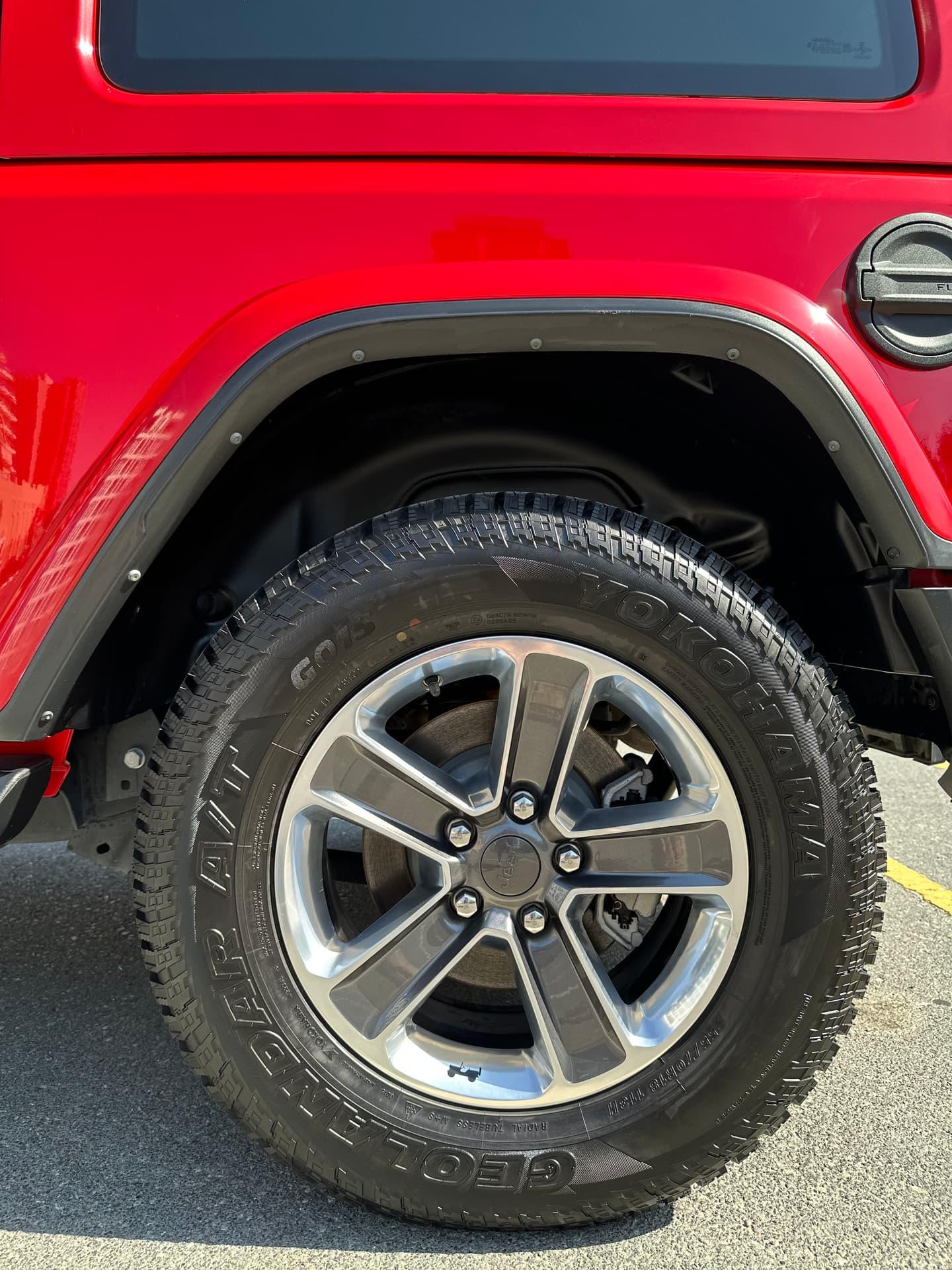 Jeep Wrangler Sahara - view 11