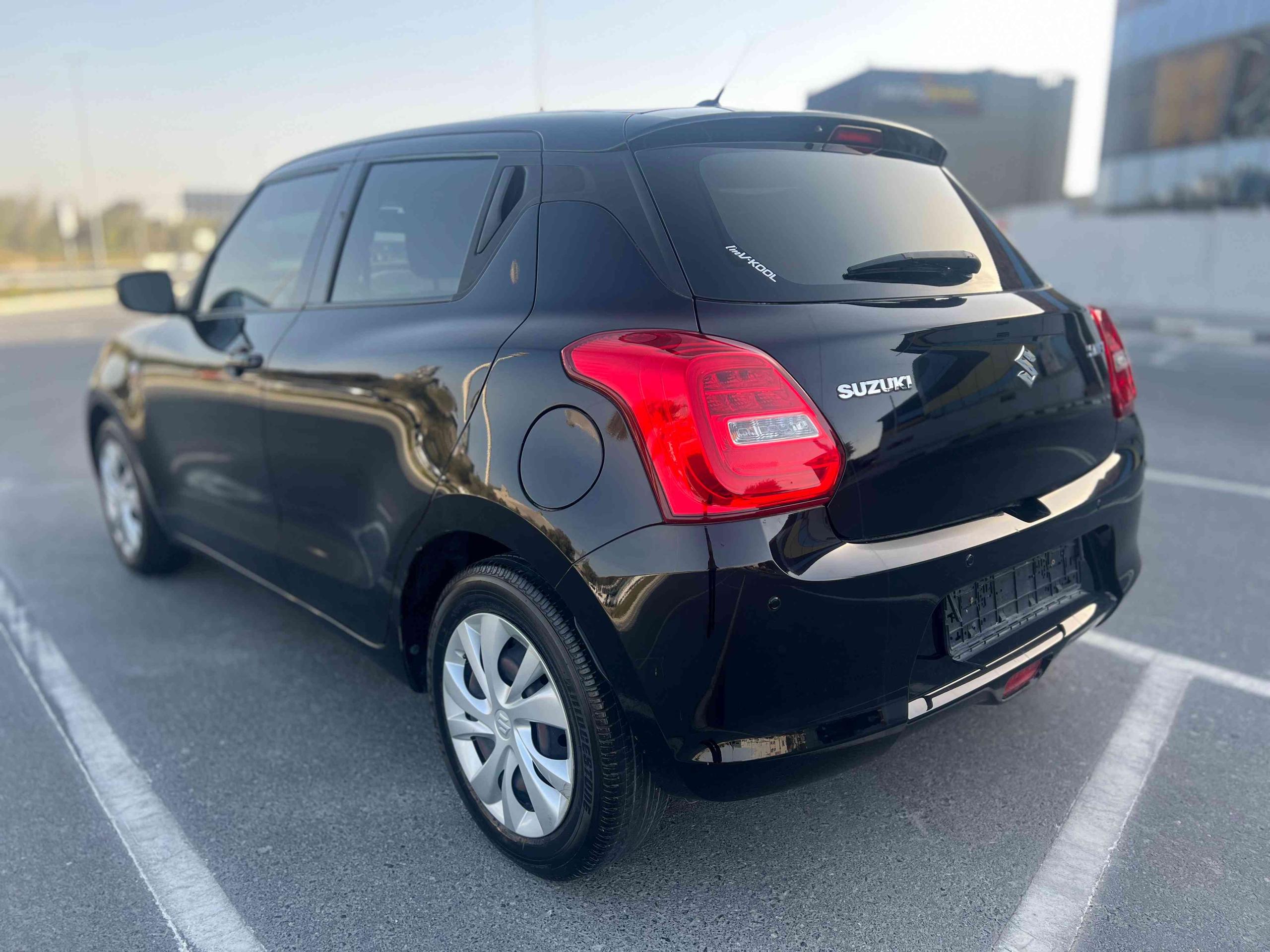 2019 Suzuki Swift GLX - view 4