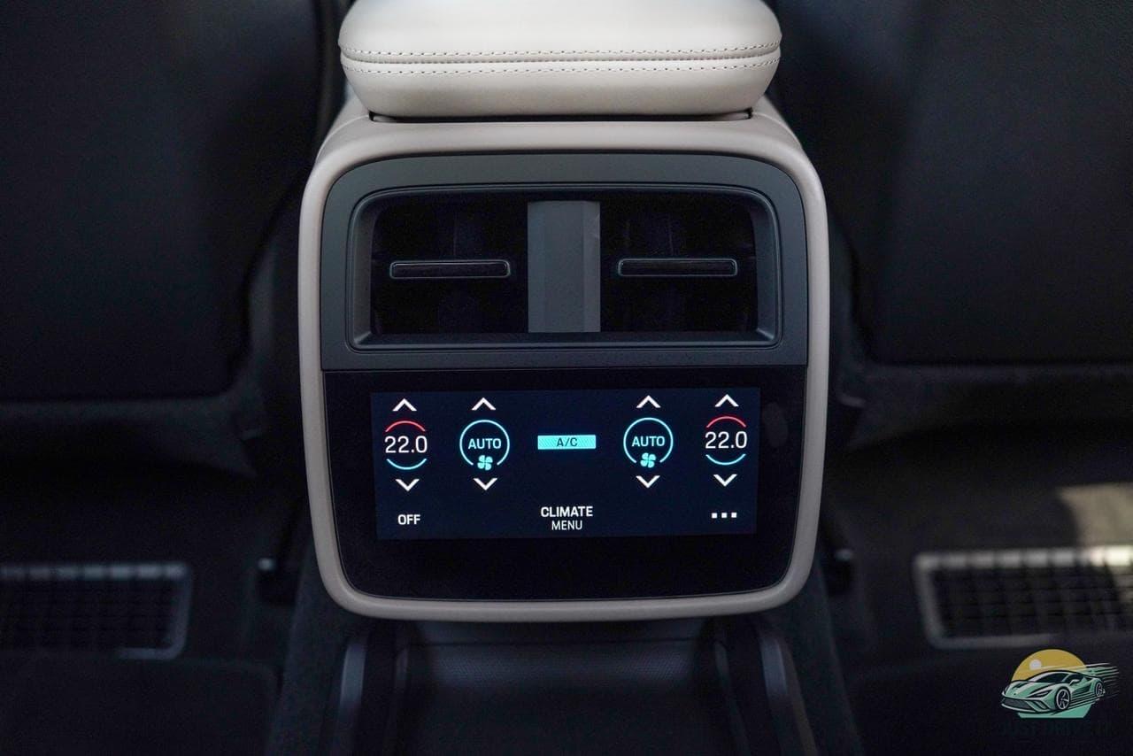 2025 Porsche Taycan GCC - view 13