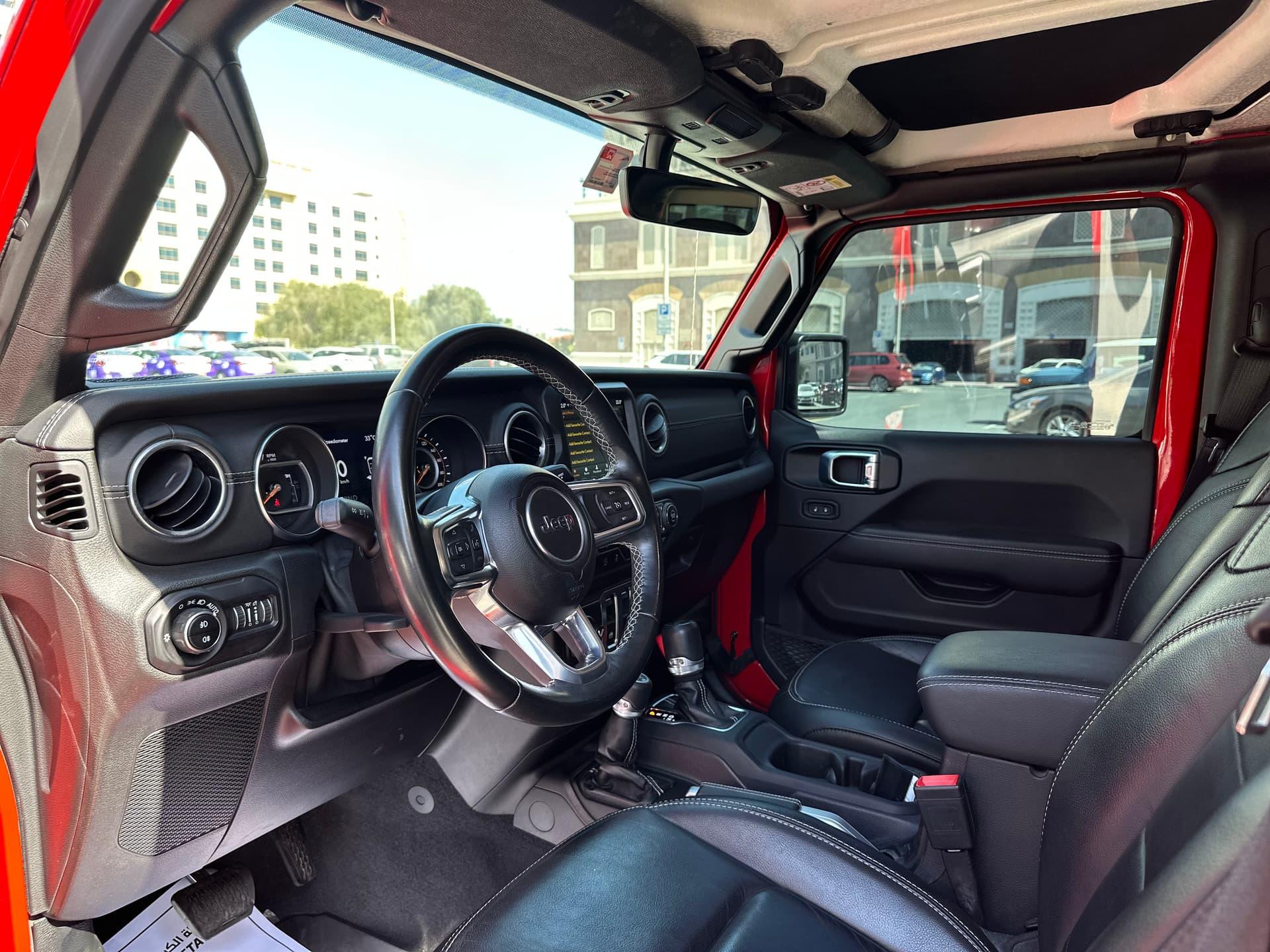 Jeep Wrangler Sahara - view 5